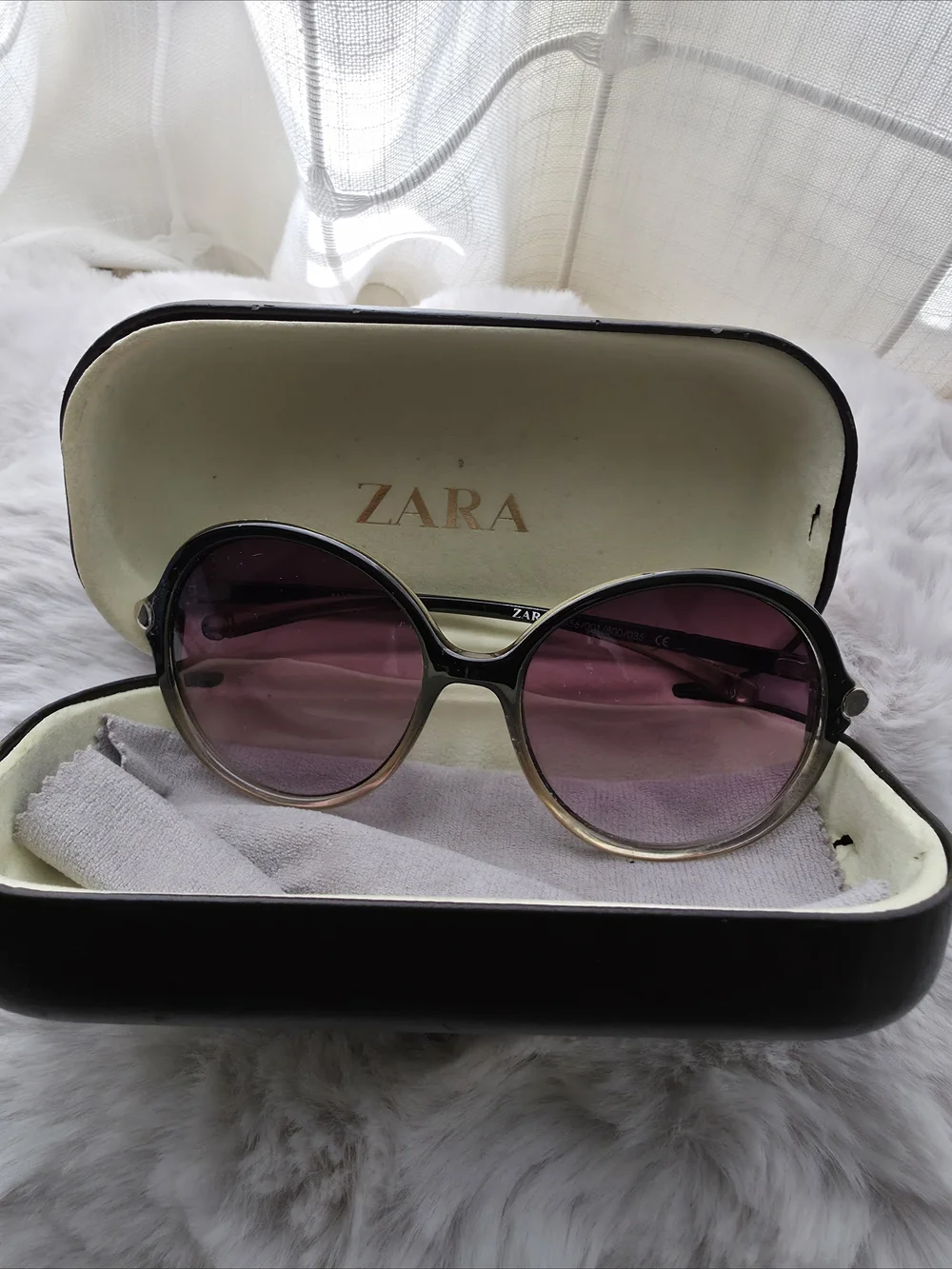 ZARA Round Sunglasses with Purple Gradient Lenses and Black-to-Gold Frame